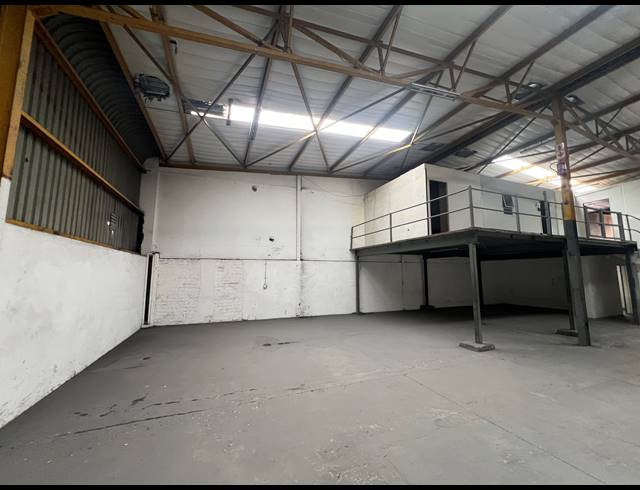 407M² WAREHOUSE TO LET IN KYA SANDS